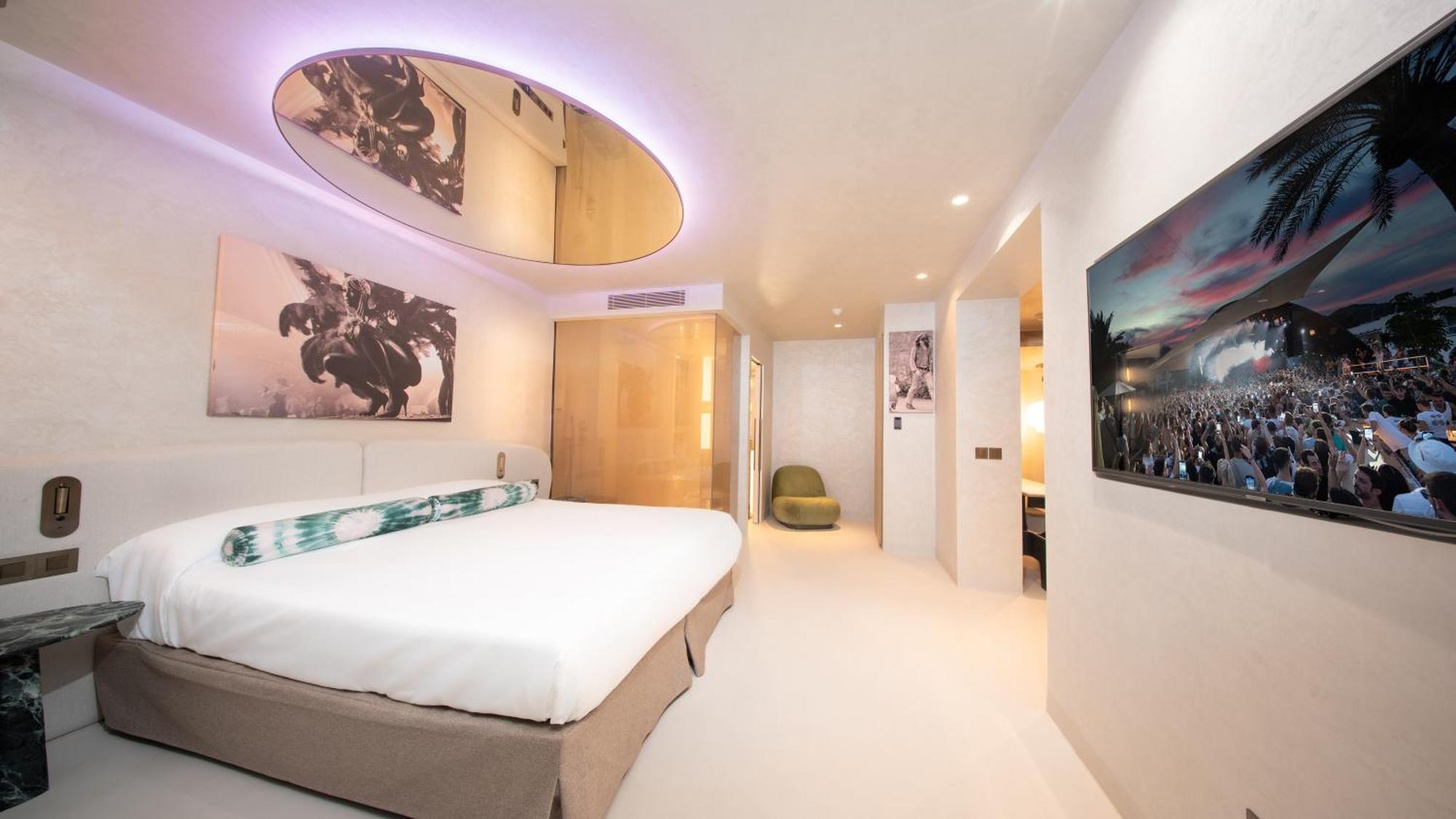 Junior Suite mit Terrasse – Eintritt zum Pacha Club inklusive