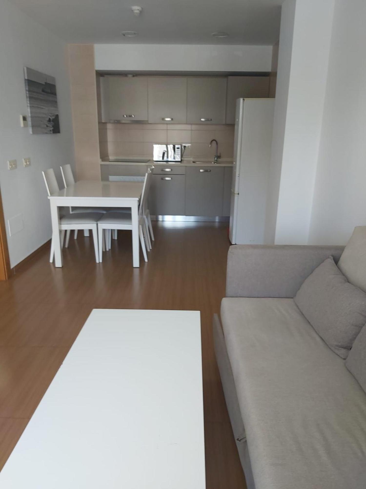 Apartment mit 2 Schlafzimmern und seitlichem Meerblick