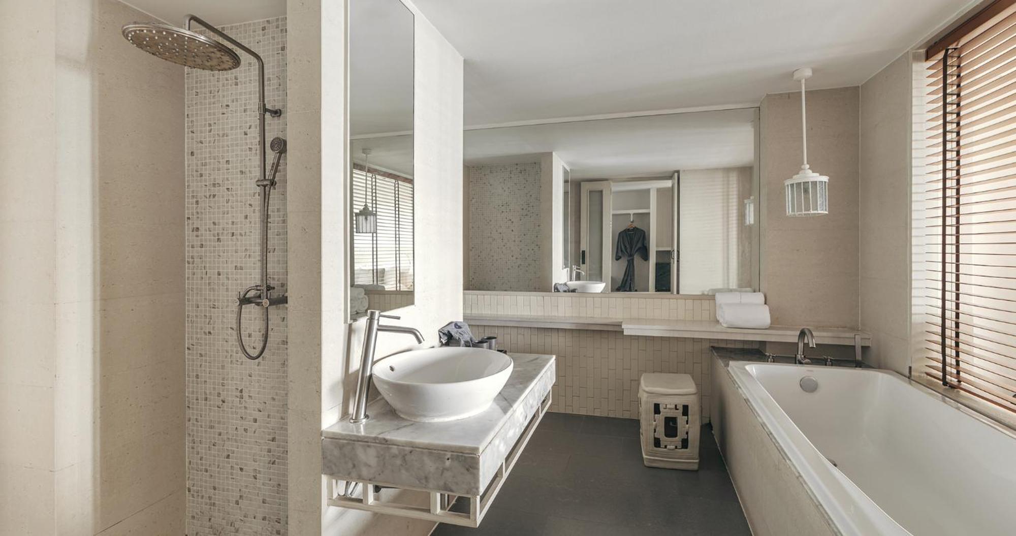 Deluxe Doppel- oder Zweibettzimmer mit Wasserparkticket