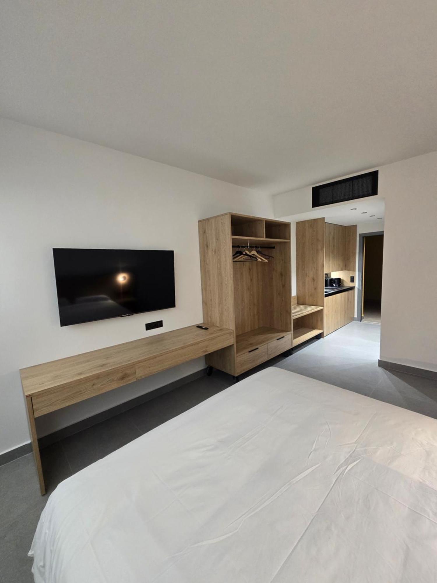 Deluxe King Studio