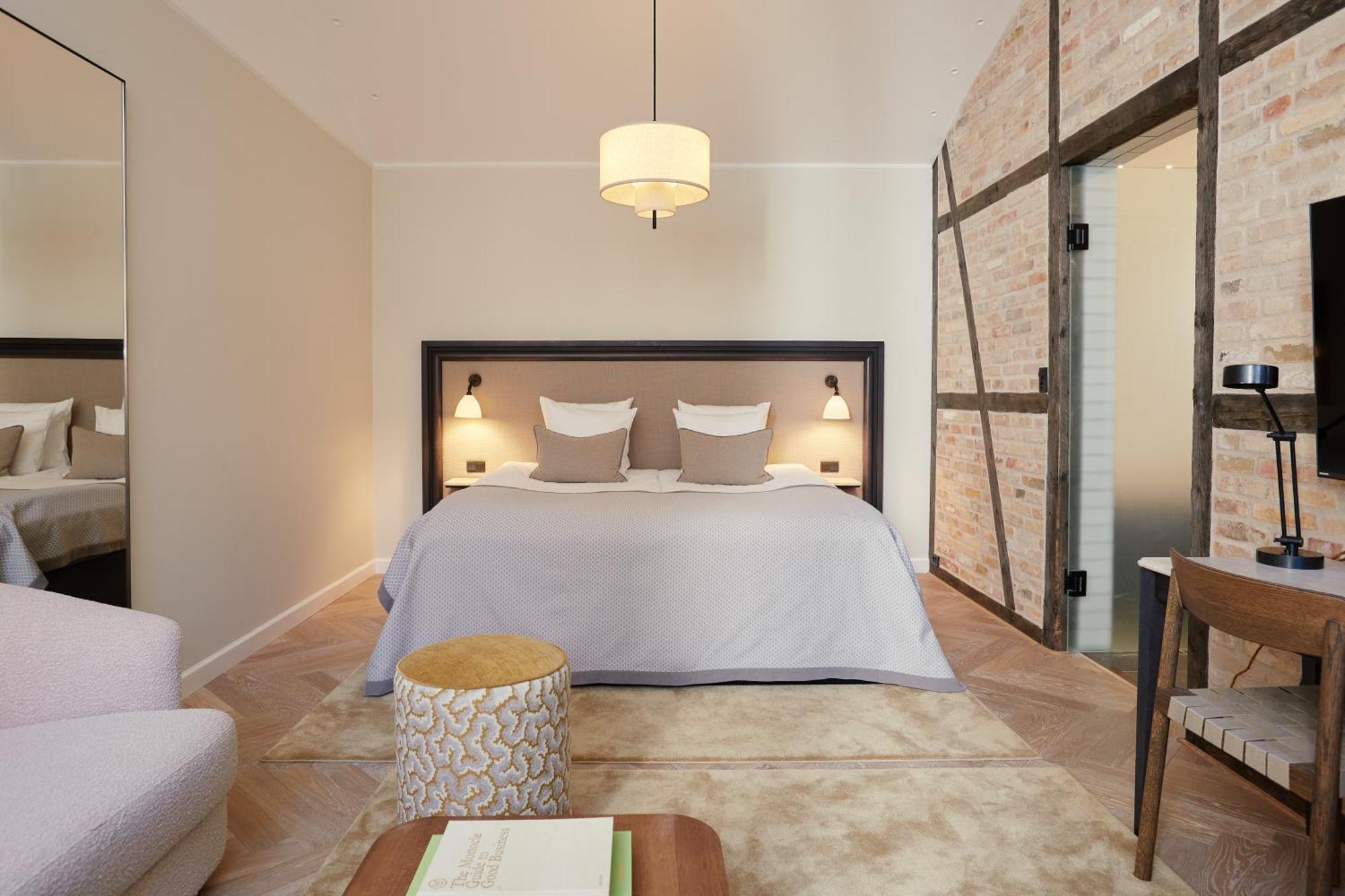 Signature Suite