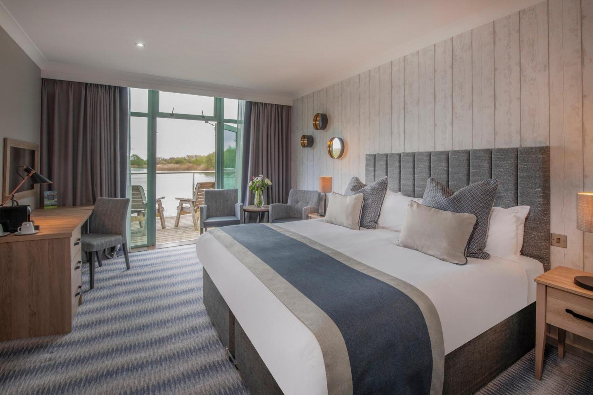 Deluxe Double Room Lake View