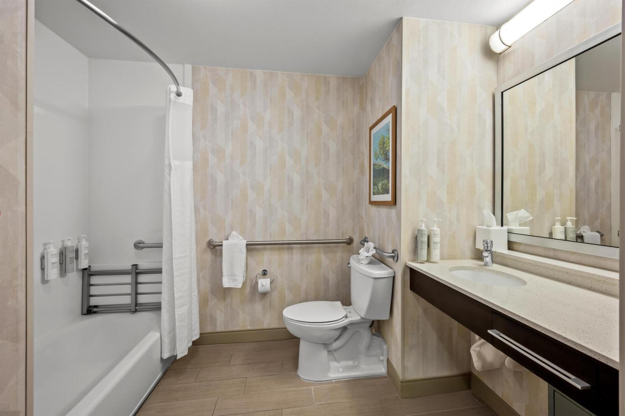 King Room with Accessible Tub - Mobility and Hearing Access/Non-Smoking
