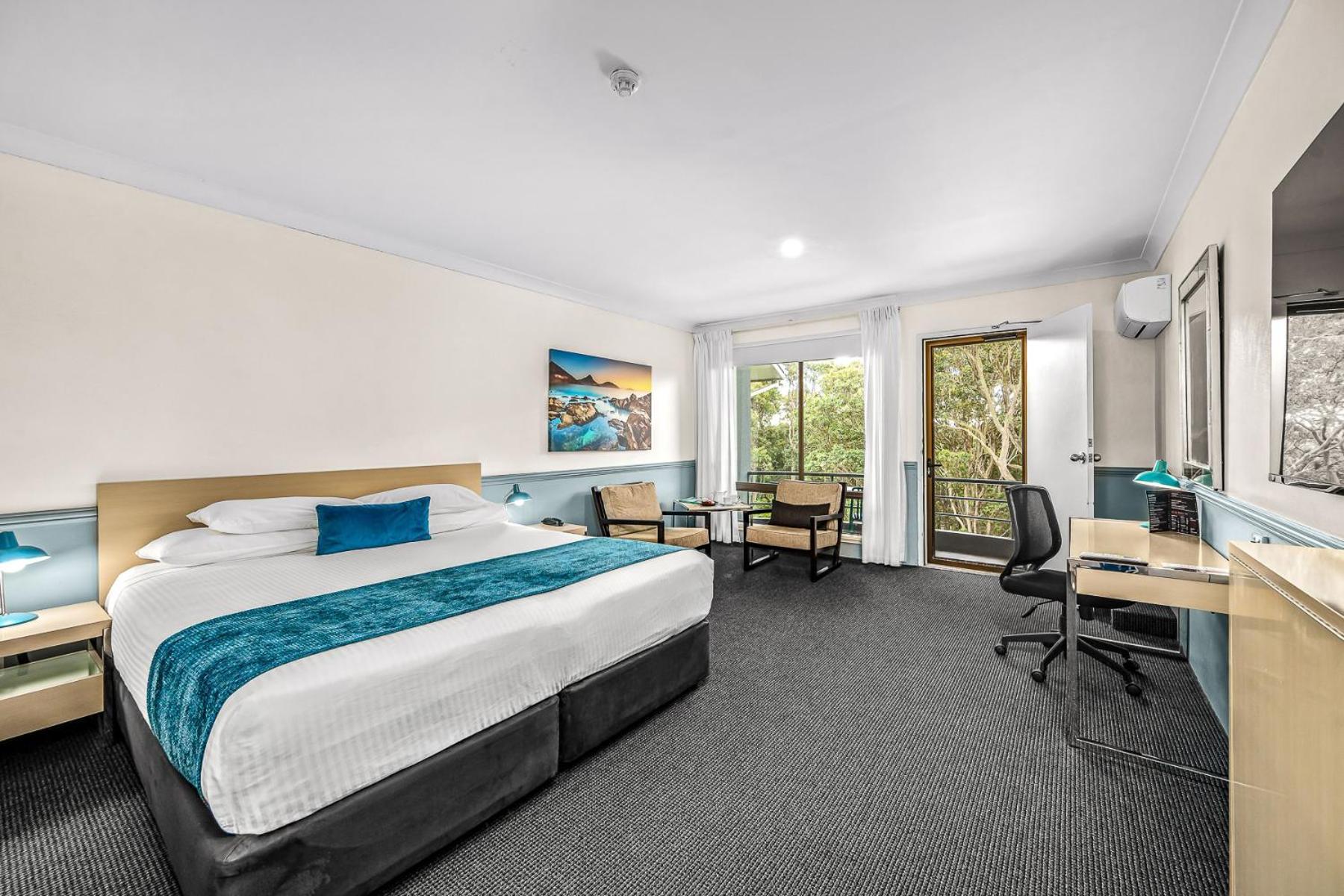 Zimmer mit Kingsize-Bett und Whirlpool