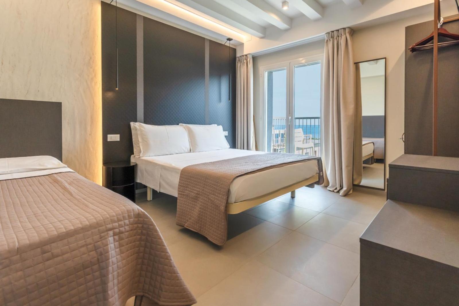 Sky Triple Room with Sea View