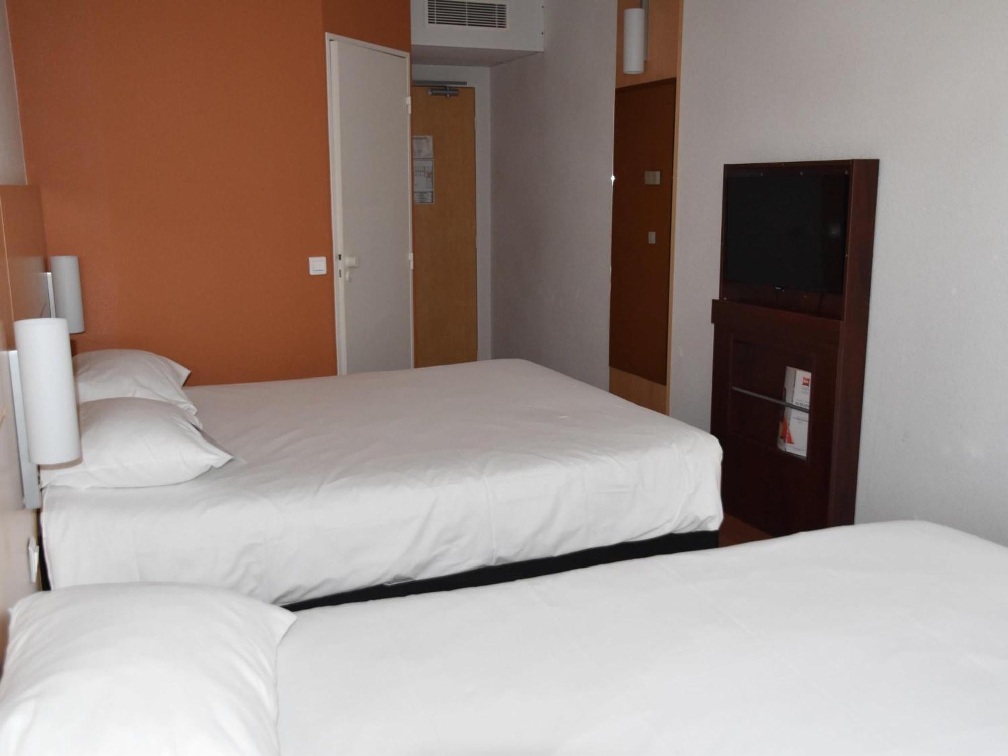 Standard Room One Double Bed One Single Bed,1771586675:JPEG