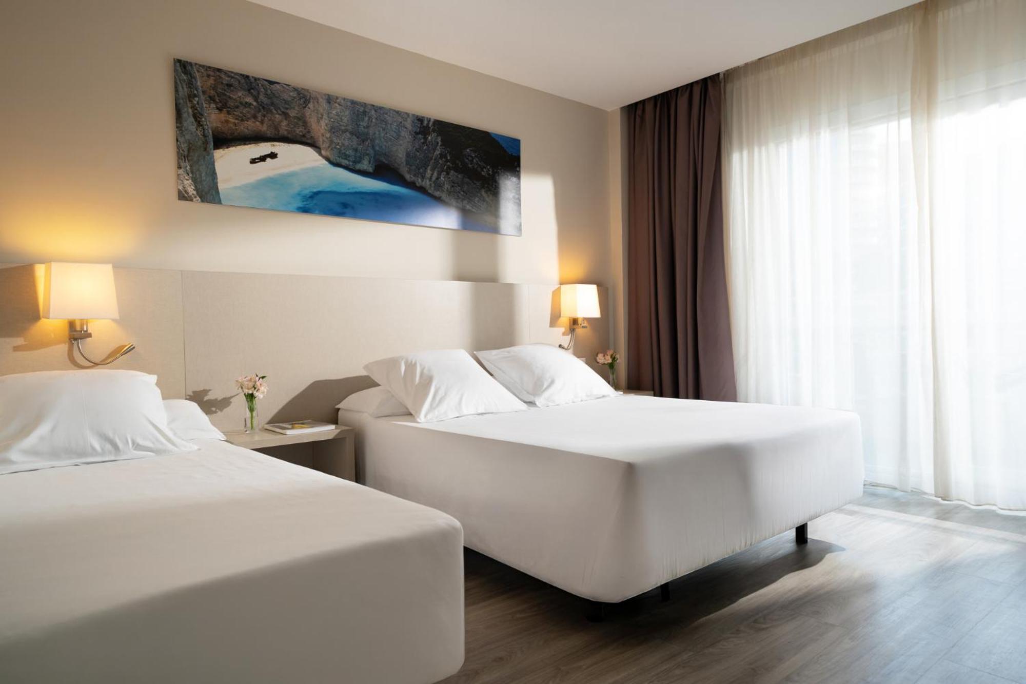 Tweepersoonskamer met 1 Tweepersoonsbed of 2 Aparte Bedden (2 Volwassenen + 1 Kind)