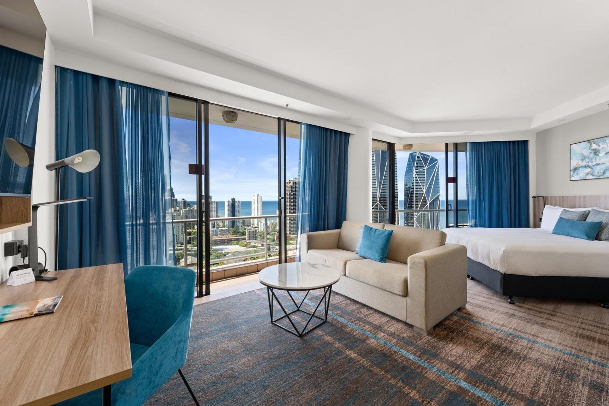 Suite Junior con cama extragrande y vistas al océano