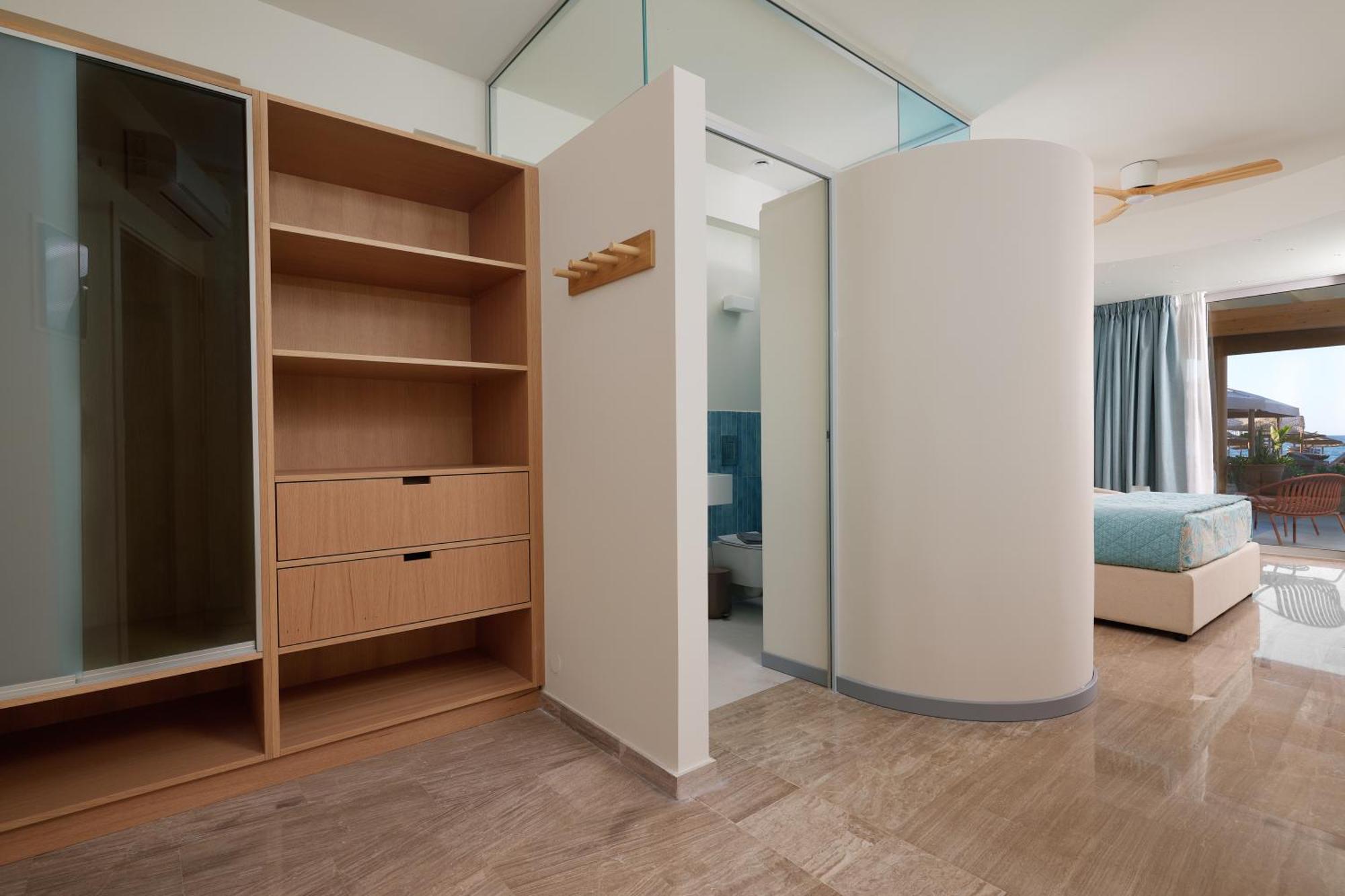 Beach Front Suite "Elli"