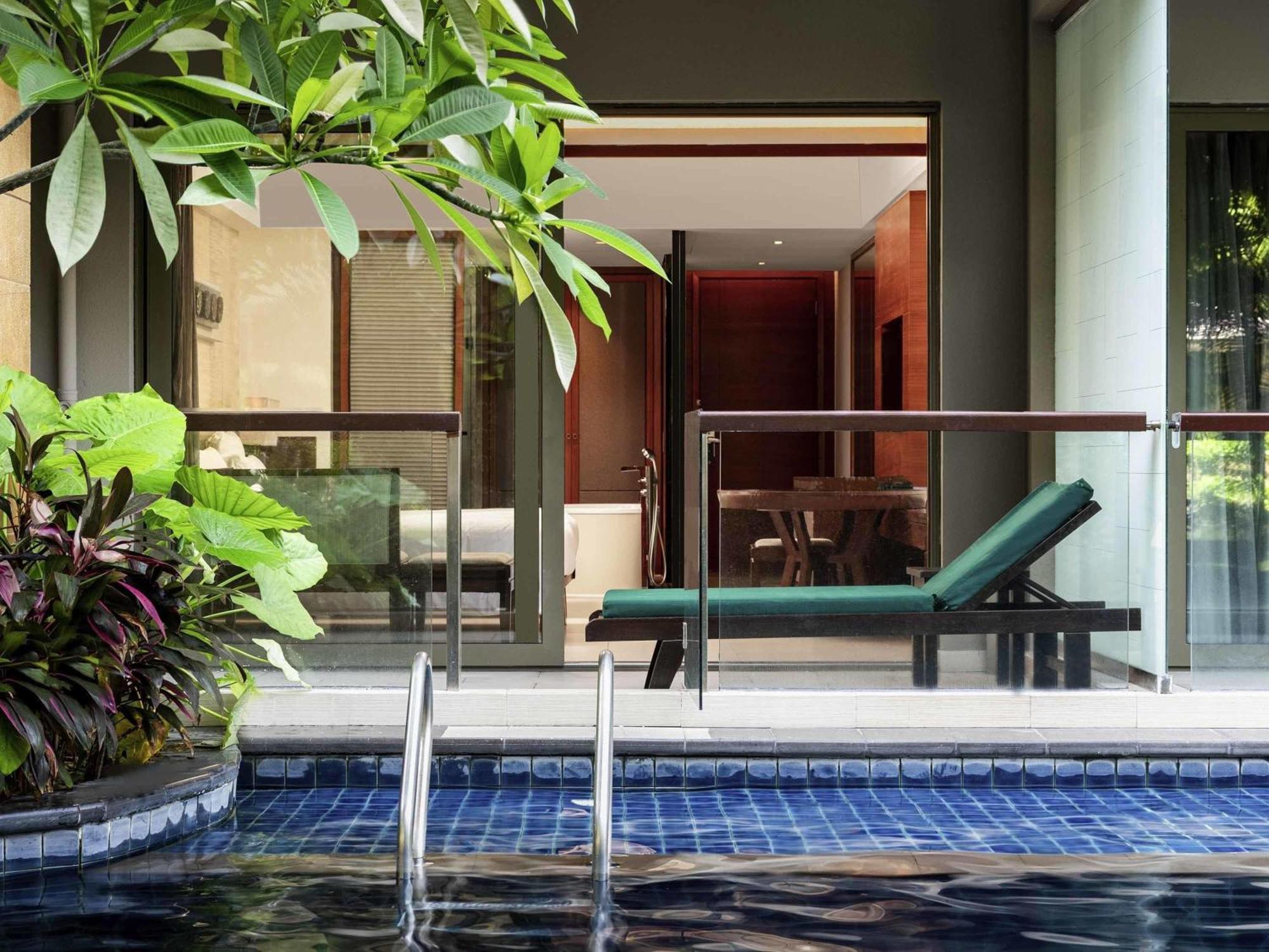 Deluxe Pool Access Room King