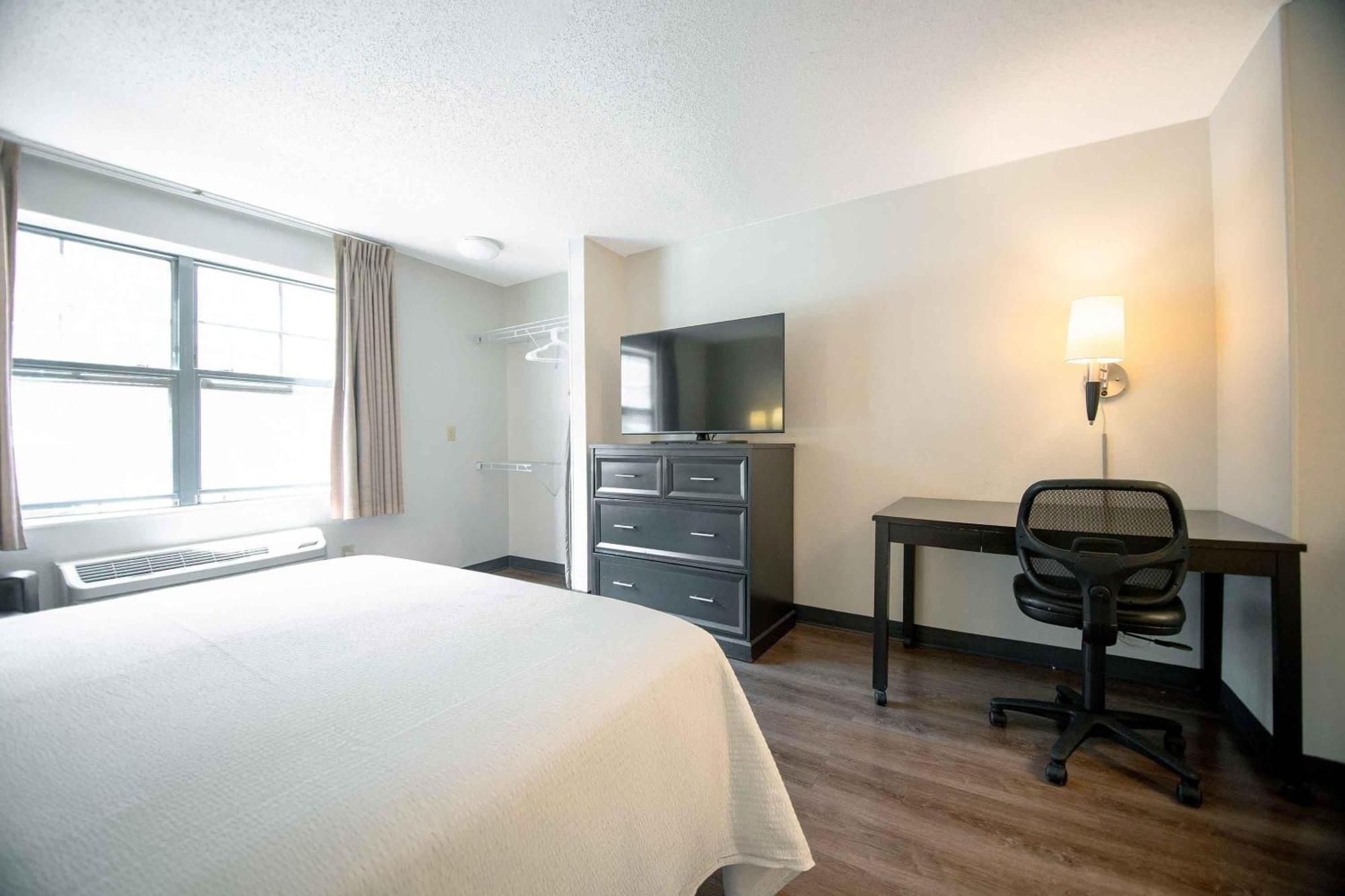Studio with 1 King Bed - Non-Smoking
