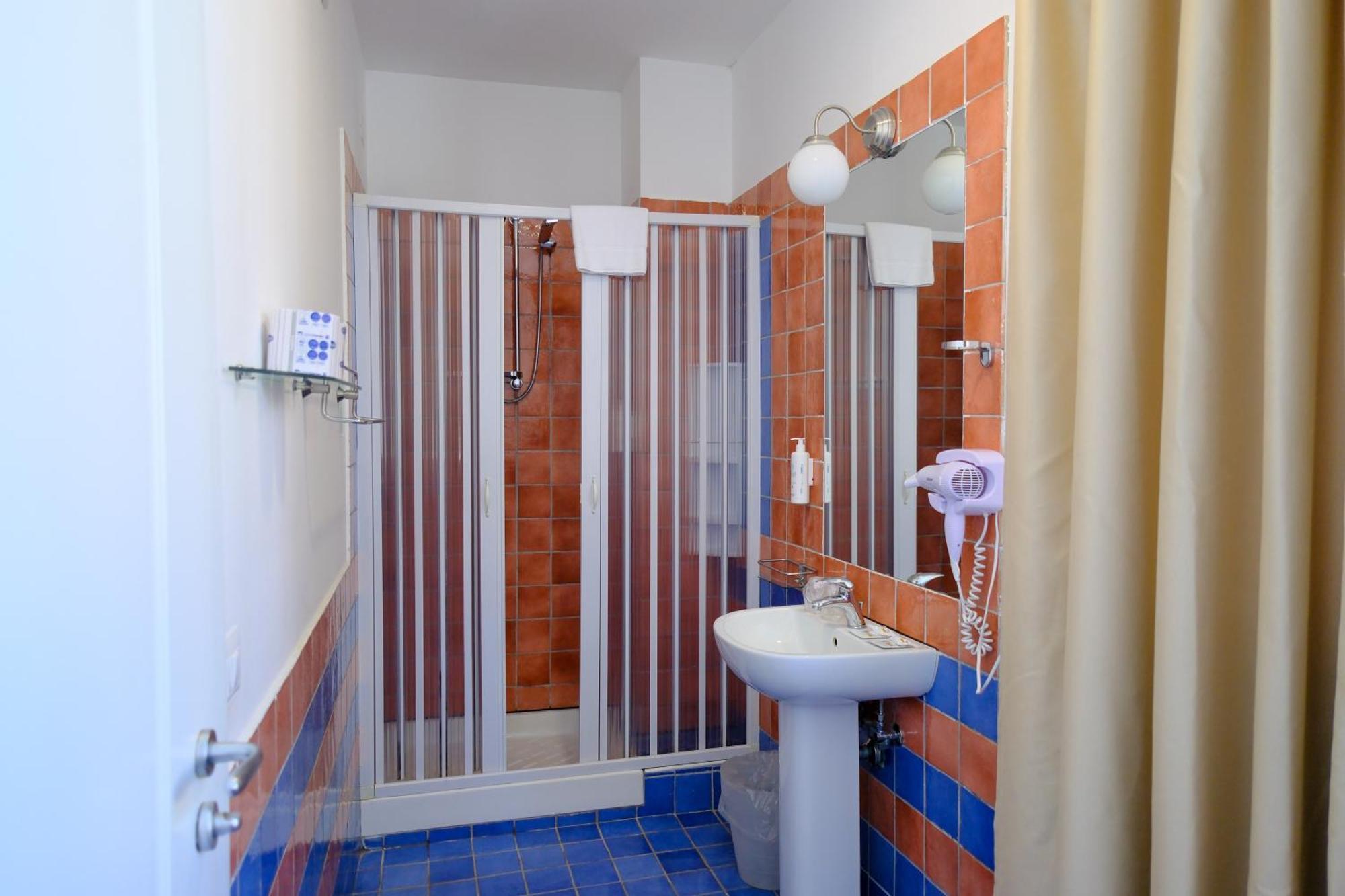 Standard Double or Twin Room,1770933147:JPEG