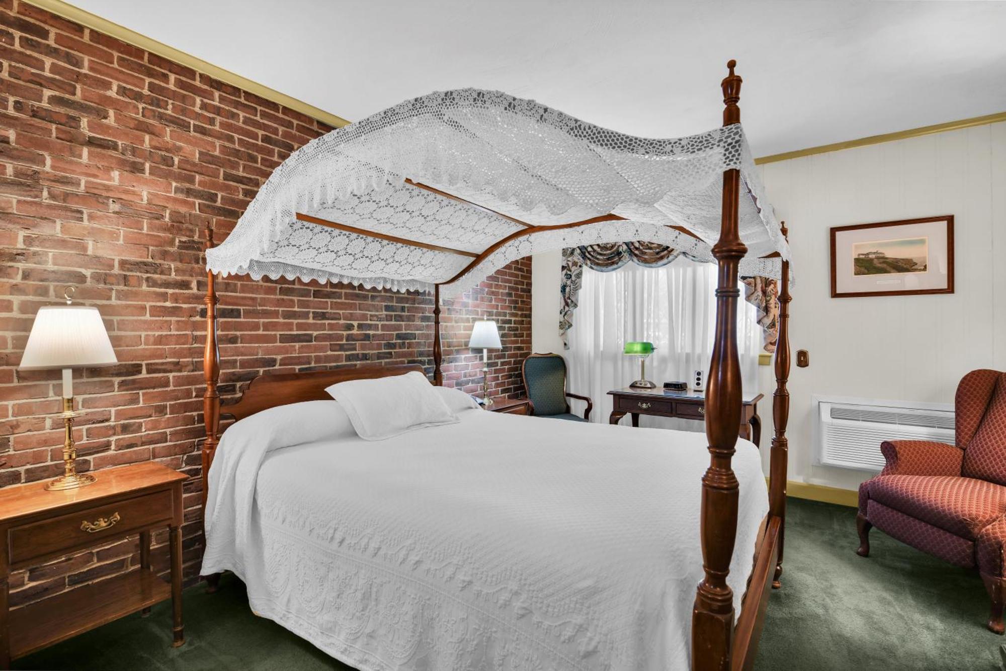 Zimmer mit Queensize-Bett und Baldachin [BI]