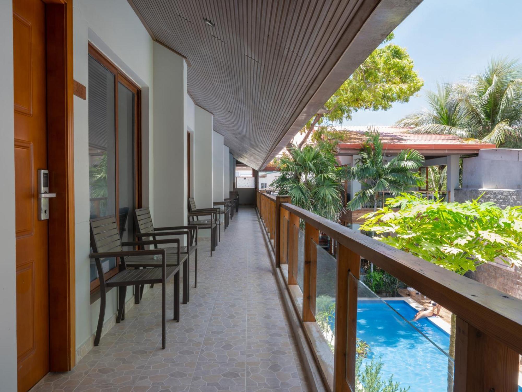 Deluxe Double Room Pool View Return Speed Boat Transfer Sand Bank Excursion & Dolphin Watching
