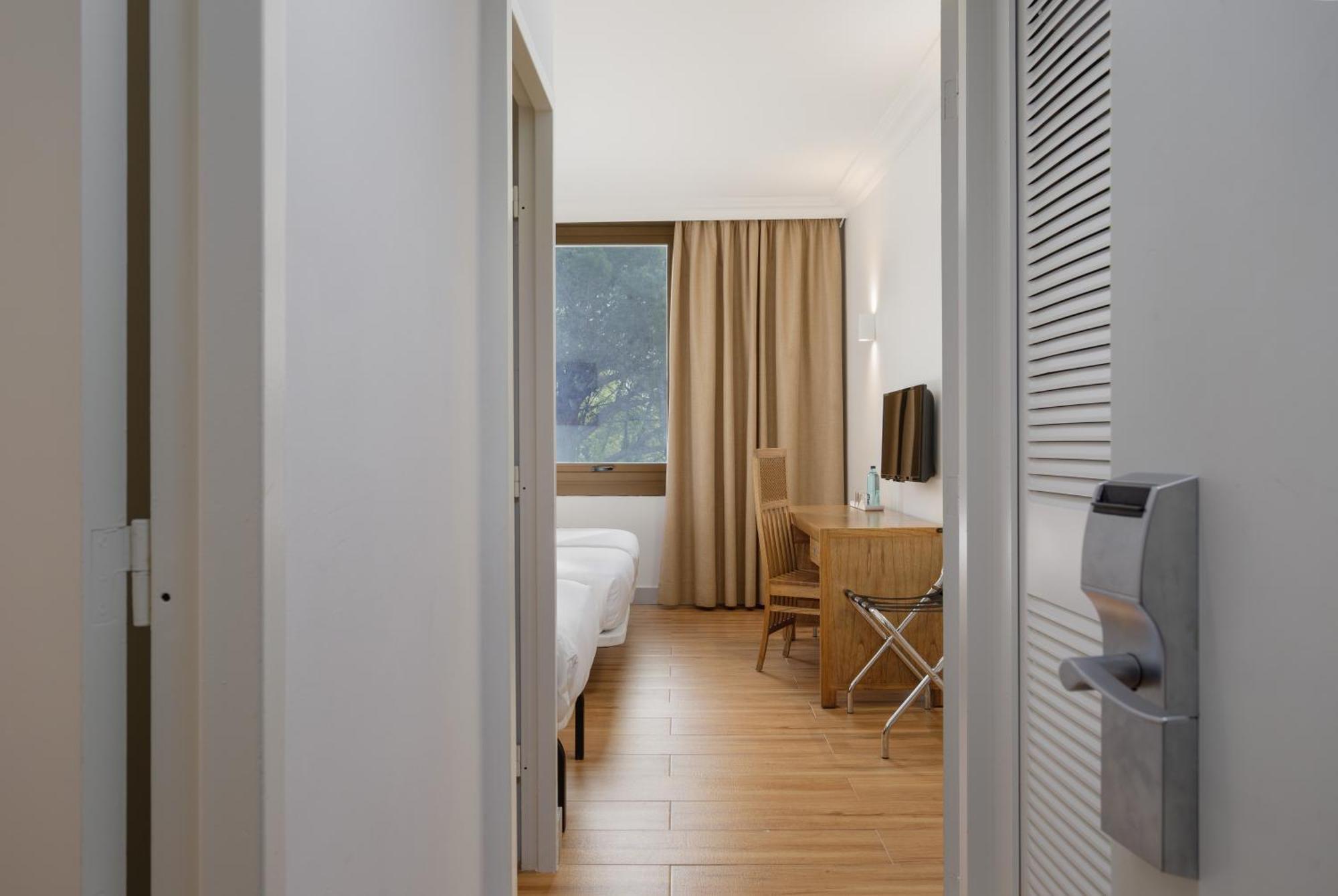Standard Double or Twin with Extra Bed