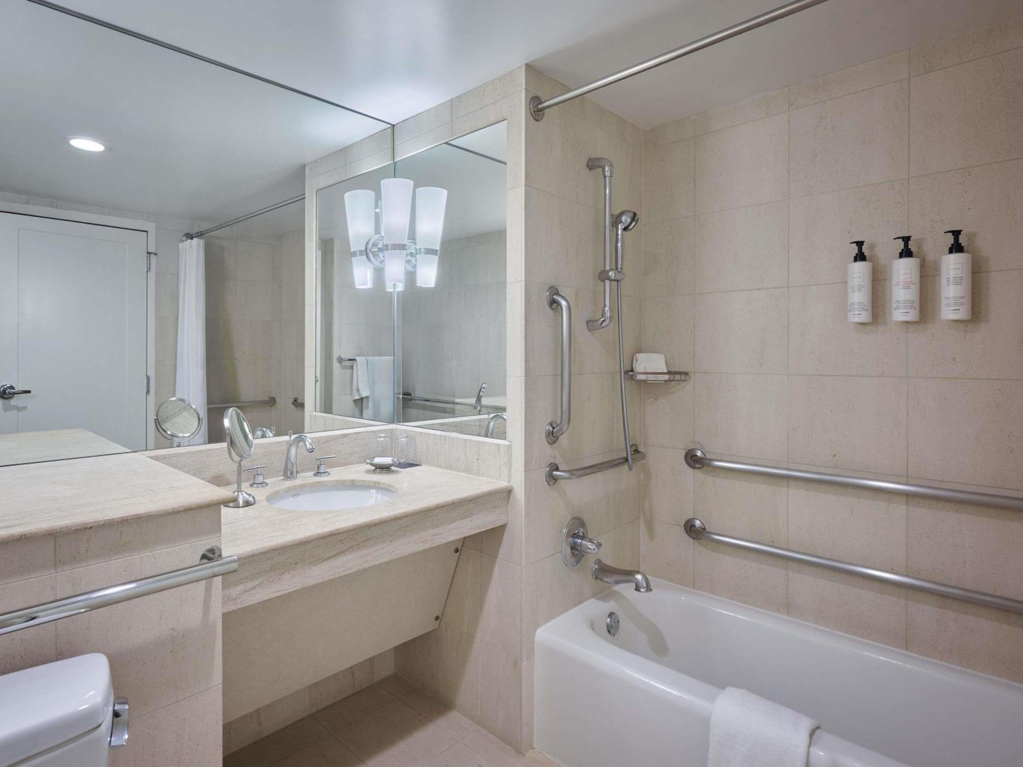 Habitación Doble Clásica con bañera y adaptada para personas con discapacidad - 1 cama extragrande