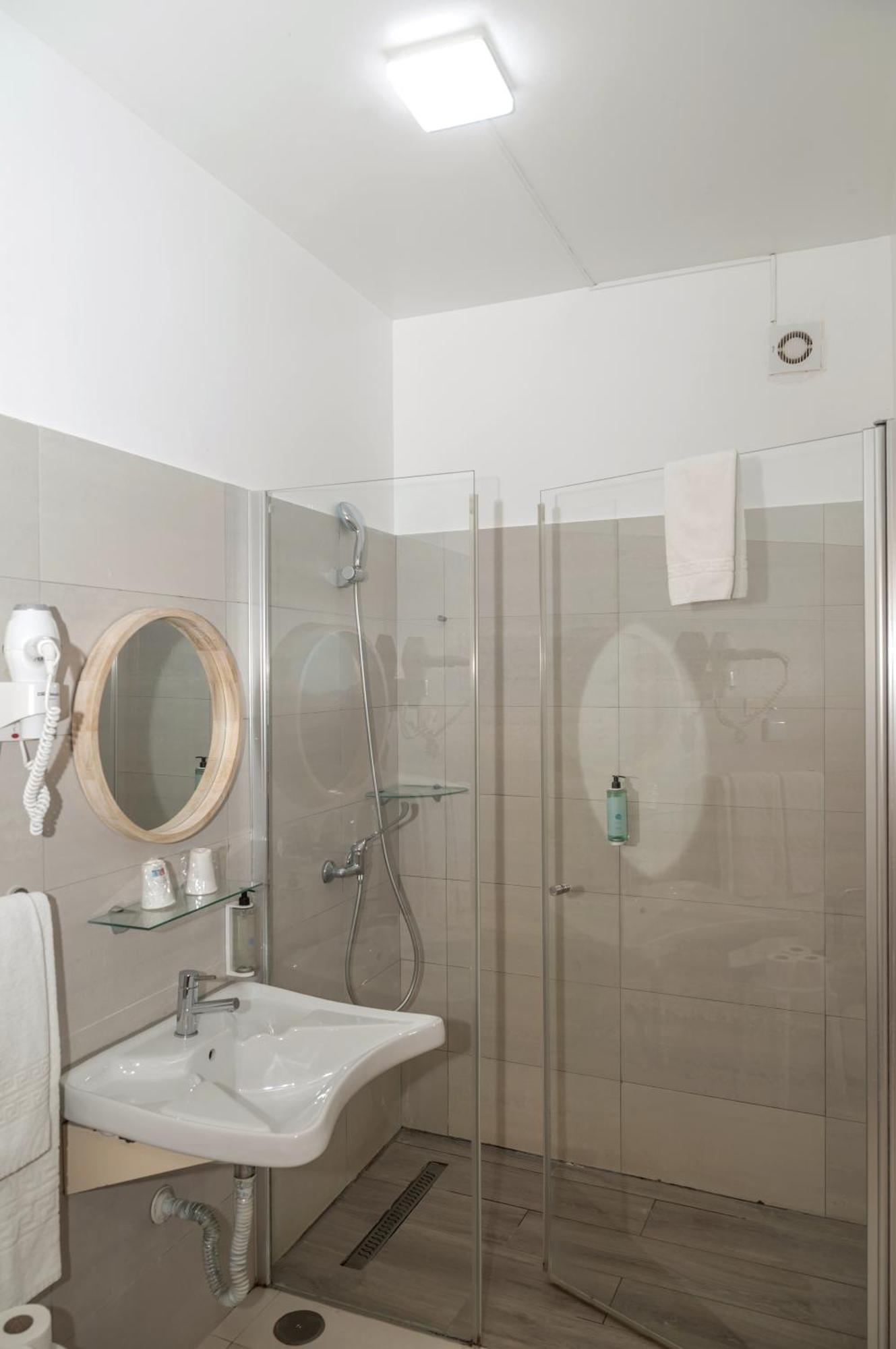 Habitación Doble con vistas al interior - Adaptada para personas de movilidad reducida