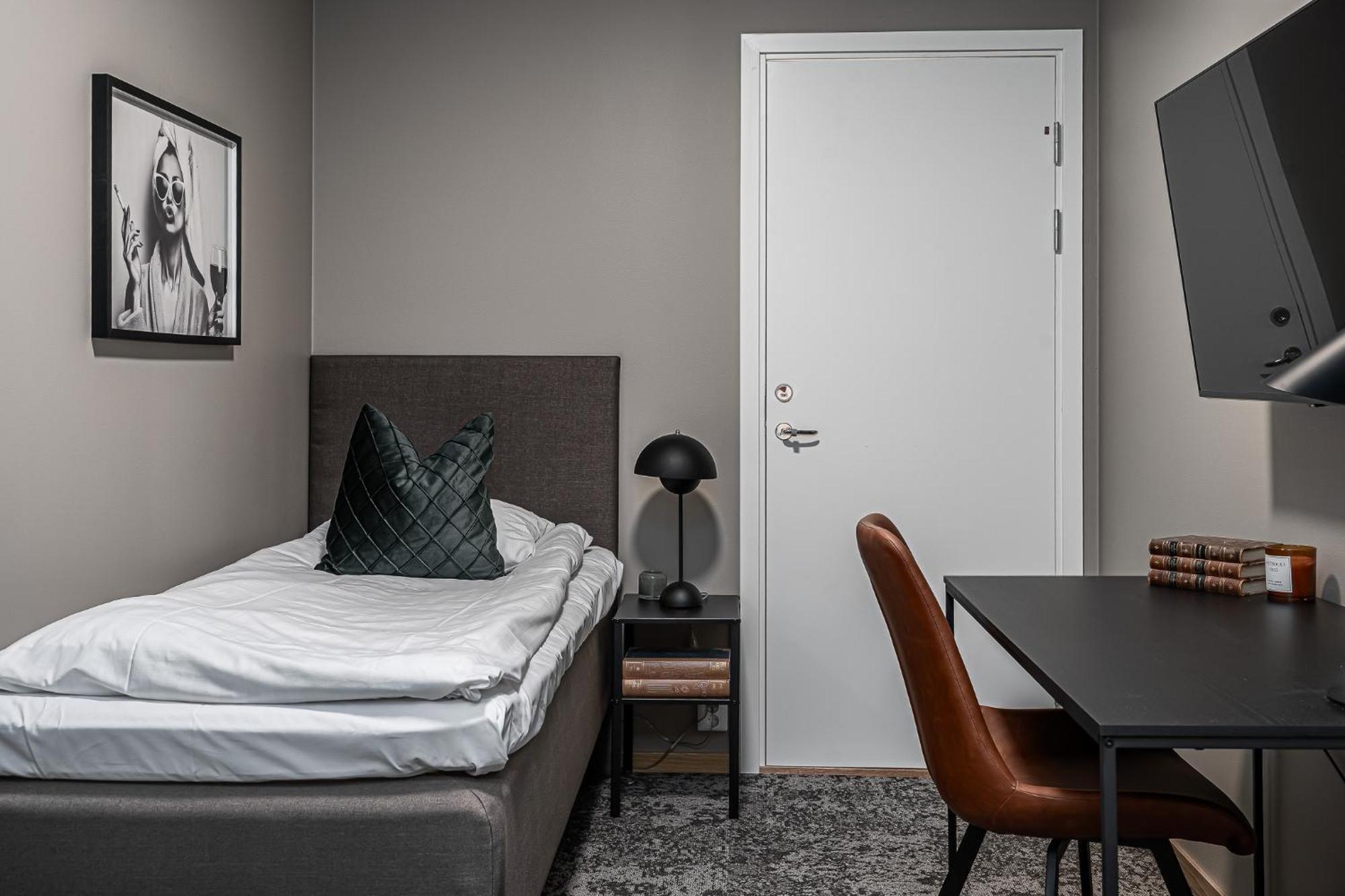 Single Room No Window