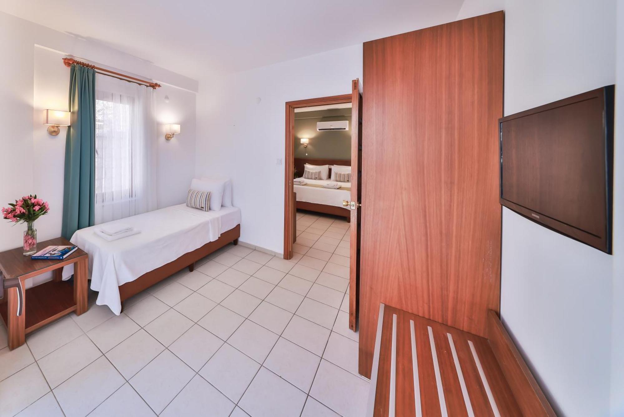 Family Suite Side Sea View