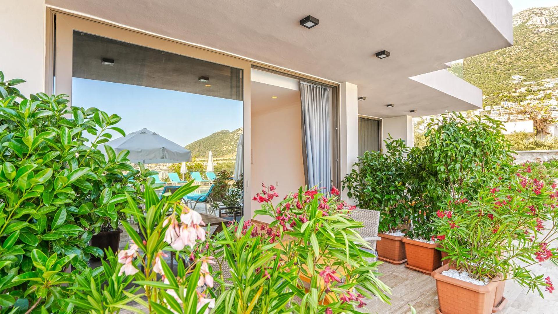 Double or Twin Room with Side Sea View
