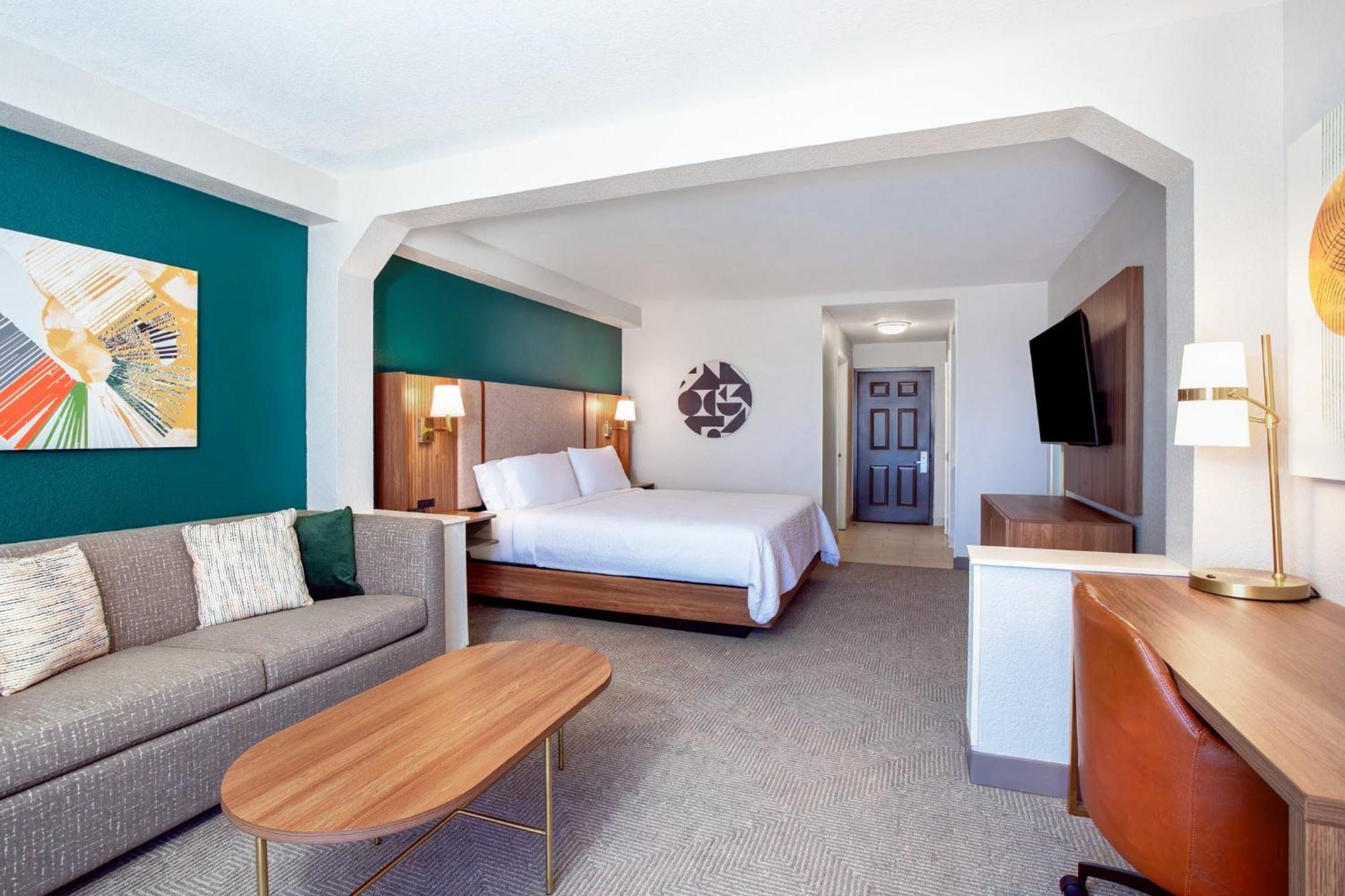 One-Bedroom Suite with Oceanfront