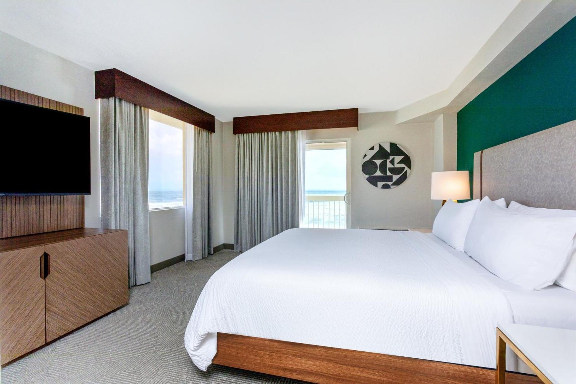 One-Bedroom Oceanfront Suite with Balcony