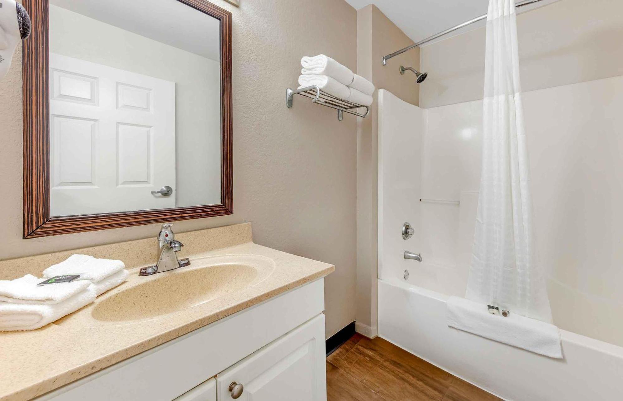 Deluxe Studio with Two Double Beds - Non-Smoking