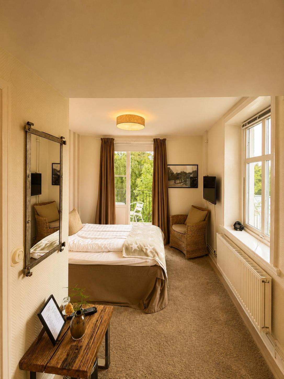 Double room at Olympia 200m from the mainbuilding