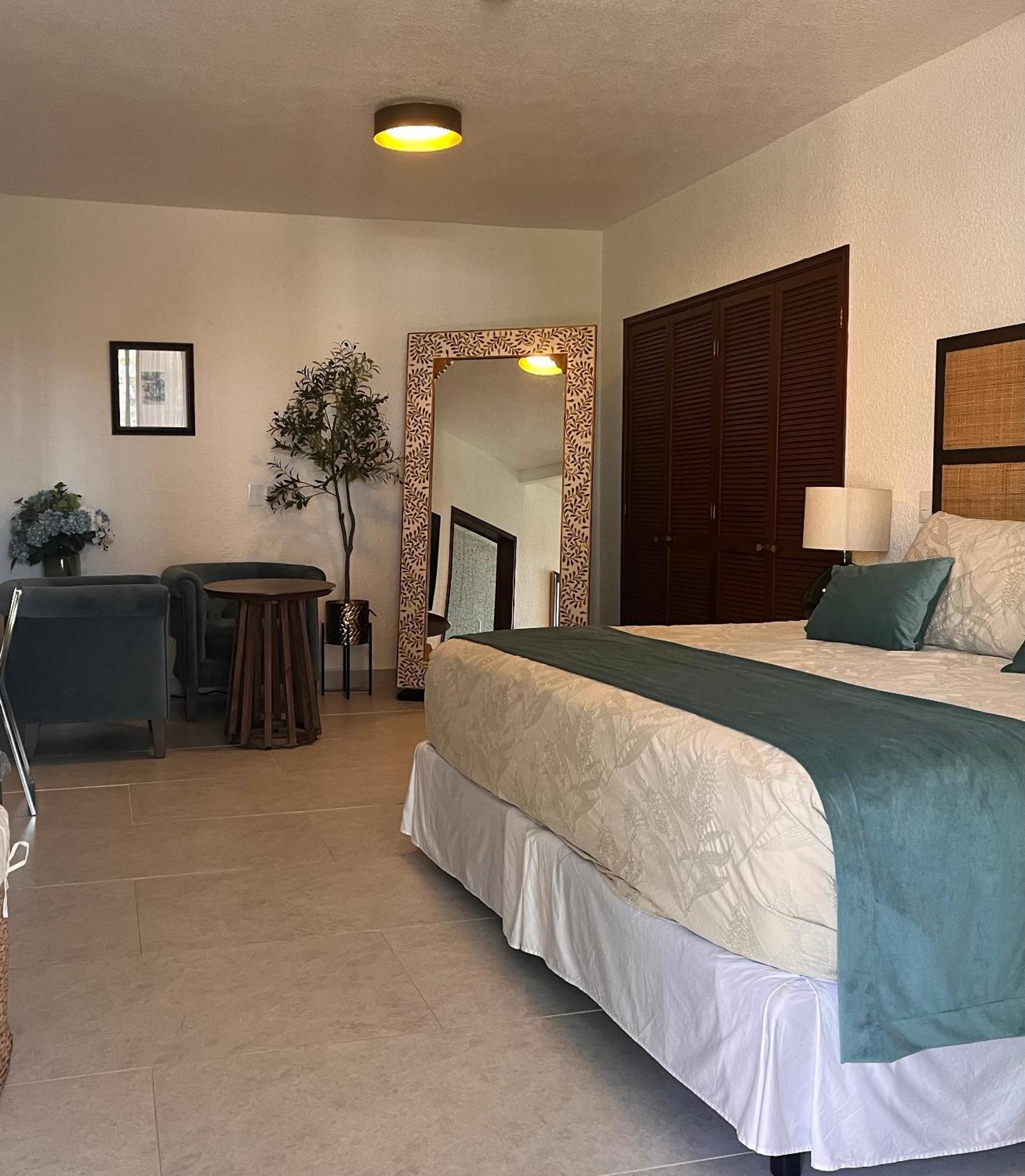 Deluxe King Suite,1771847886:JPEG