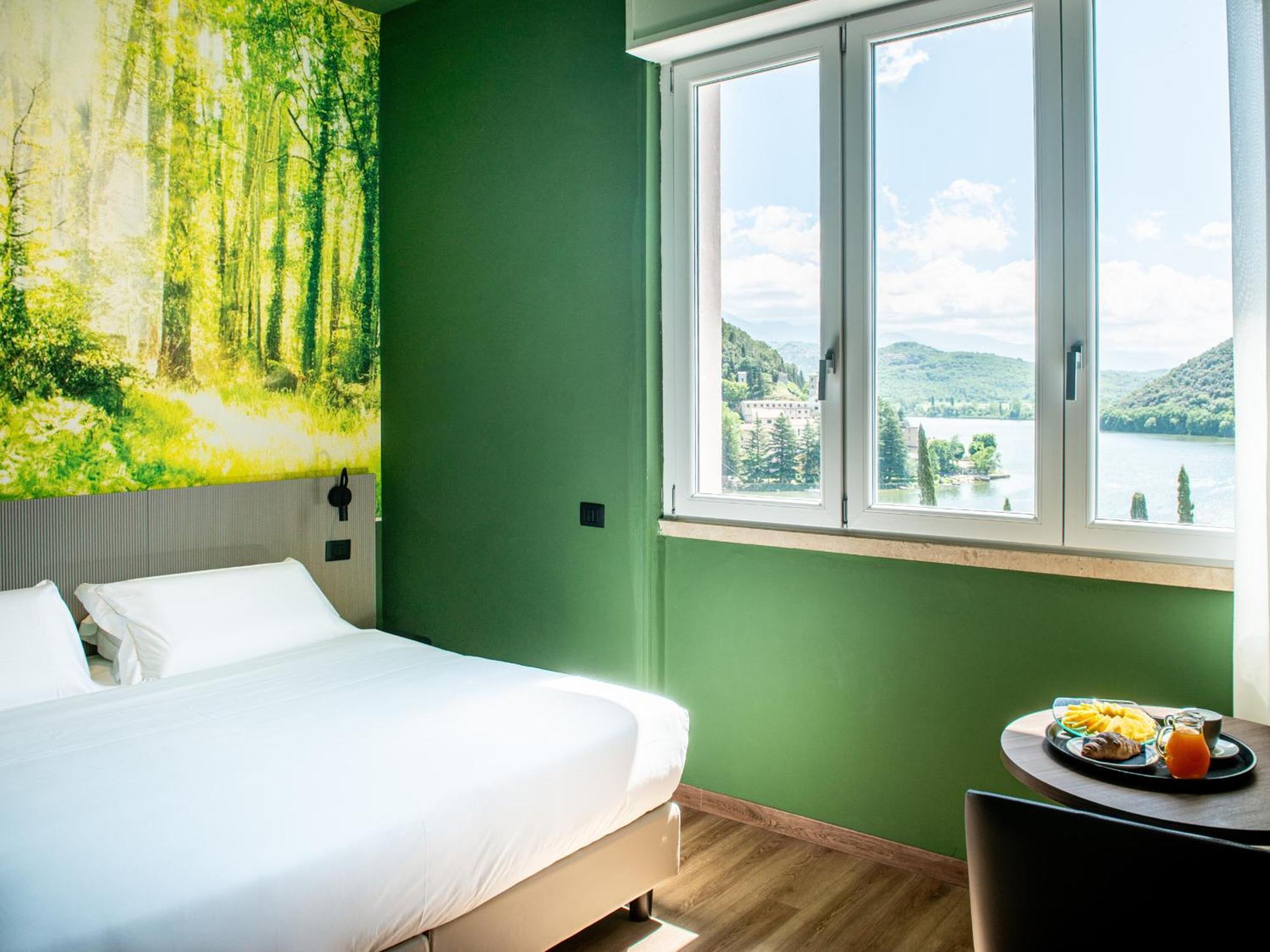 Habitación Cuádruple con vistas al lago