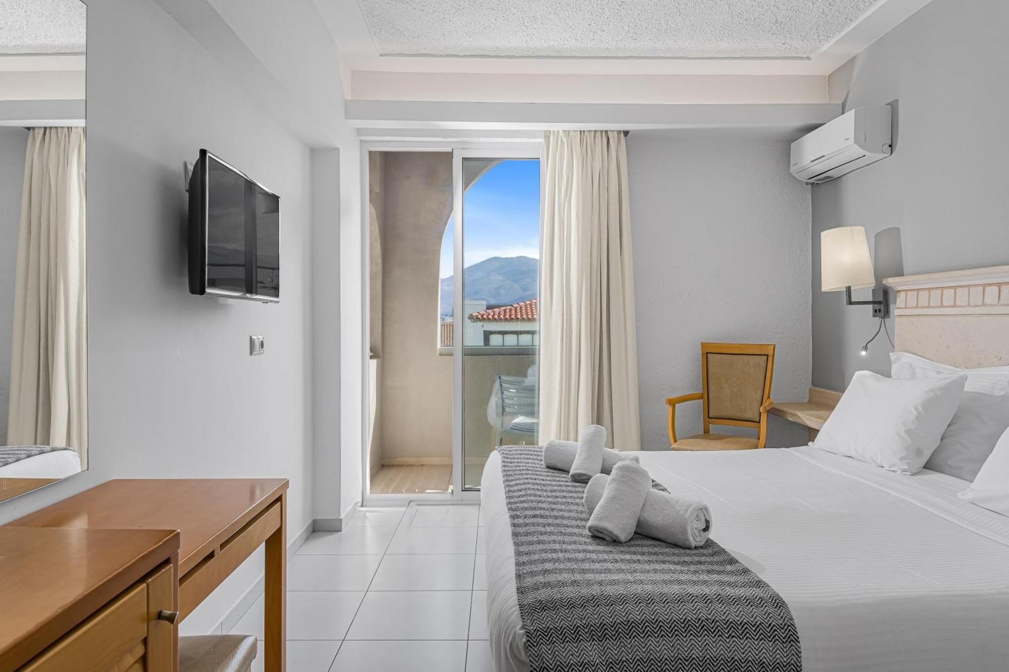 Double or Twin Room Partial Sea View,1772085316:JPEG
