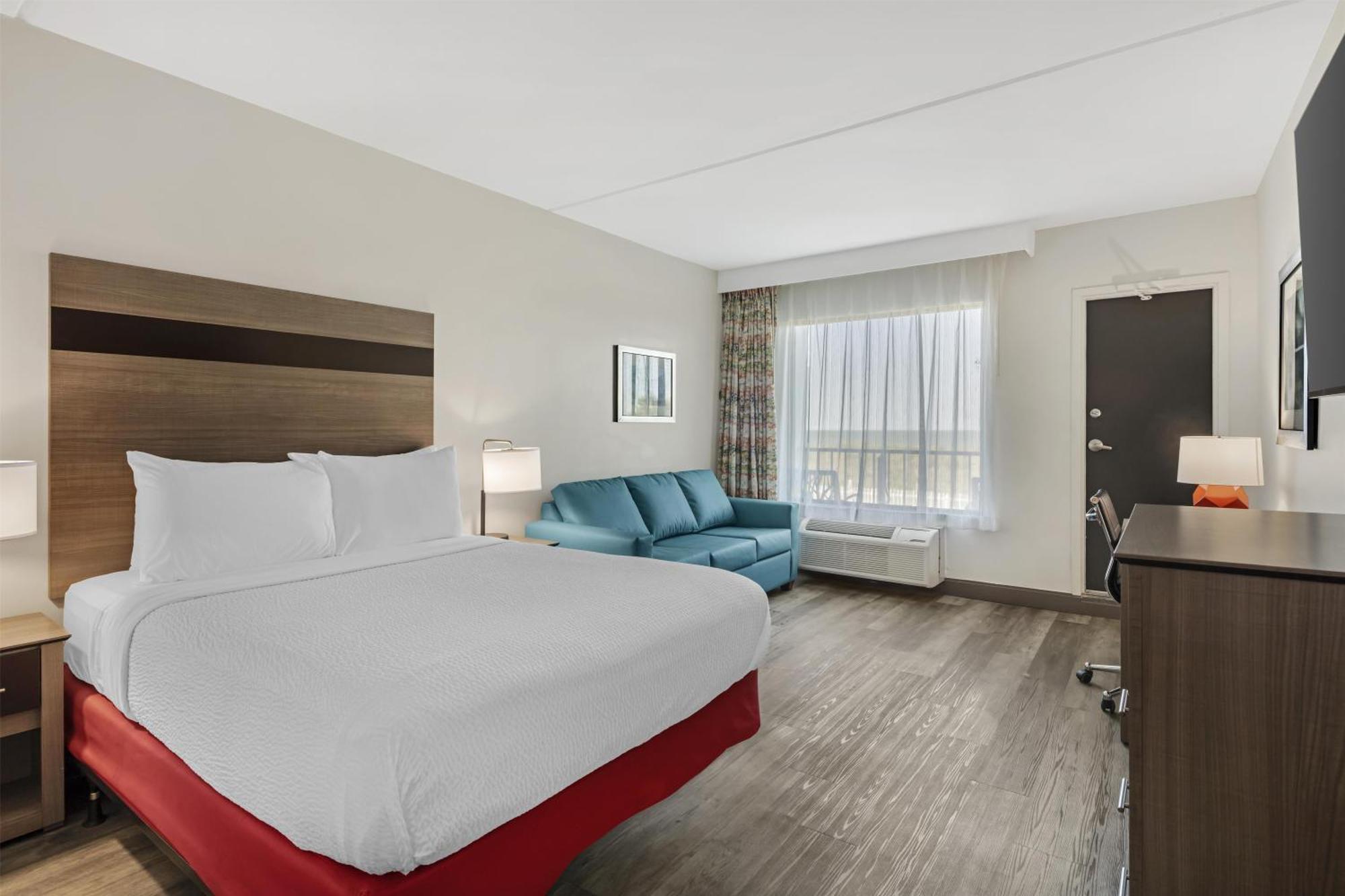 Queen Room with Sofa Bed - Ocean Front/Disability Access