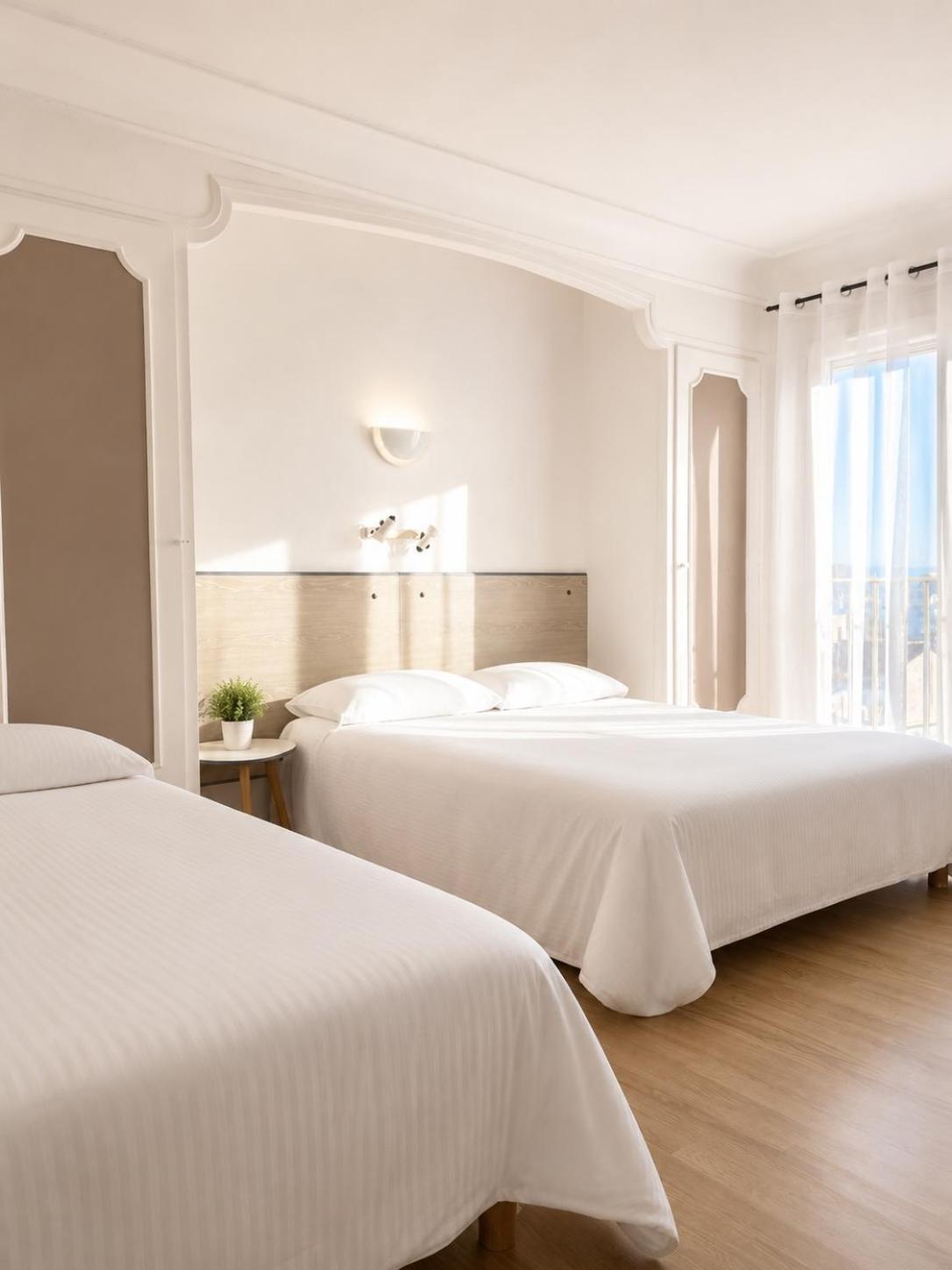 Quadruple Room Air Conditioning
