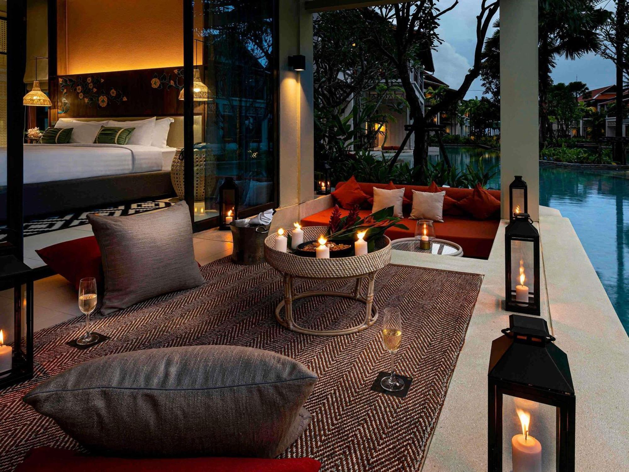 Deluxe King Room Pool Access