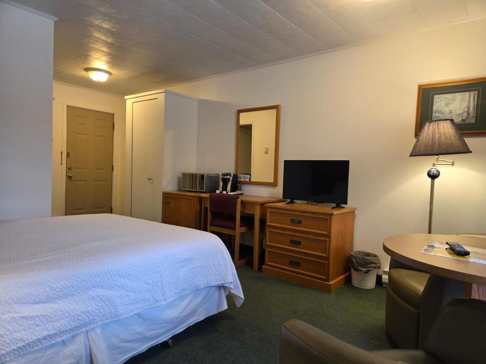 Standard Queen Room