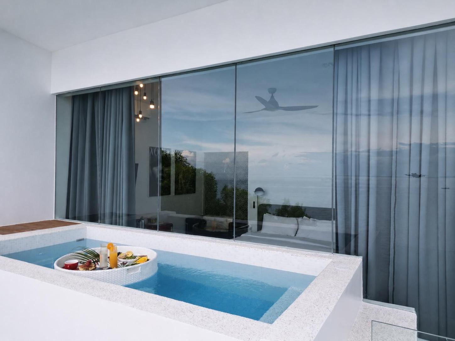 Junior Superior Suite Plunge Pool Bathtub