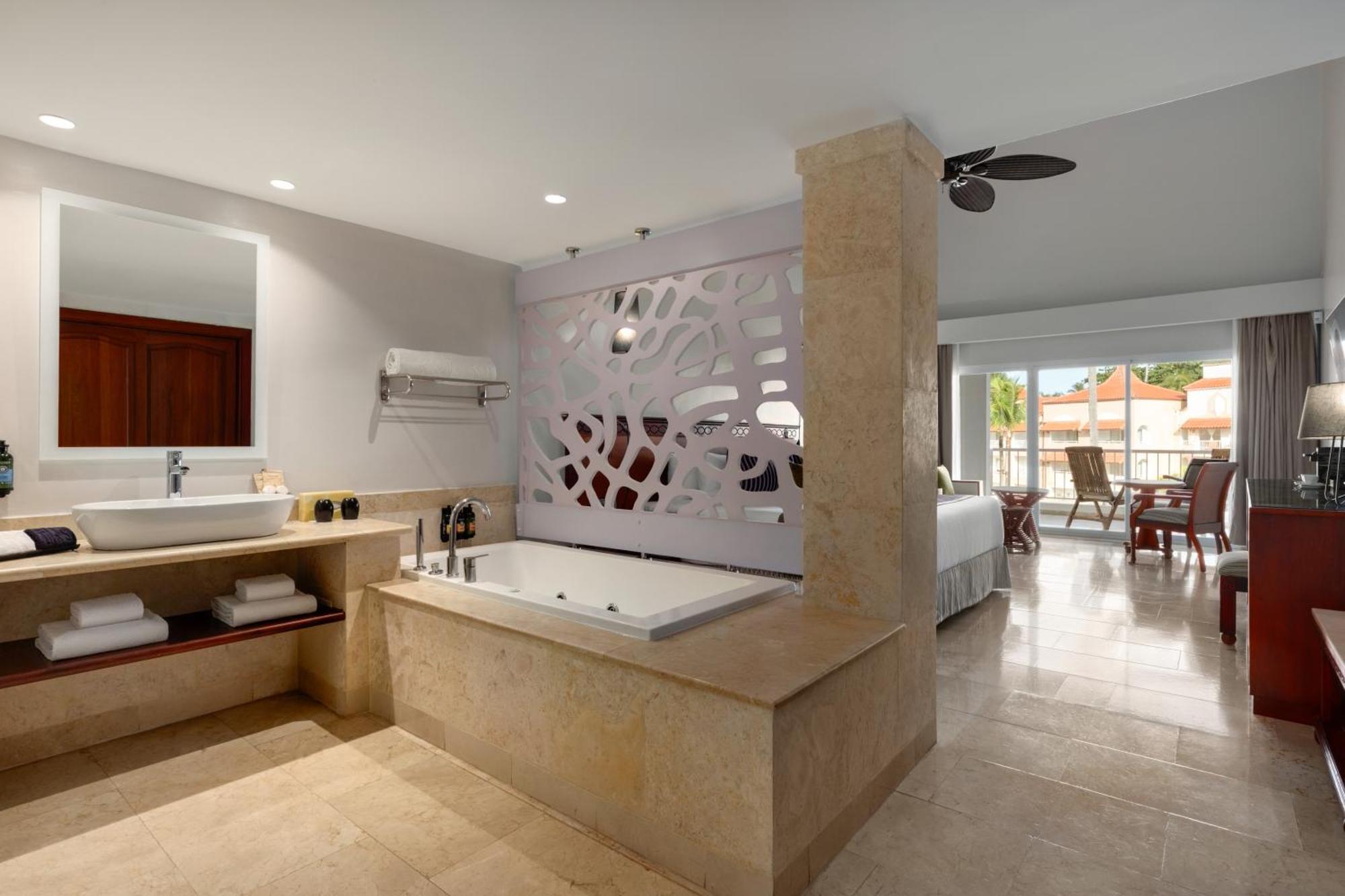 Junior Suite Poolside