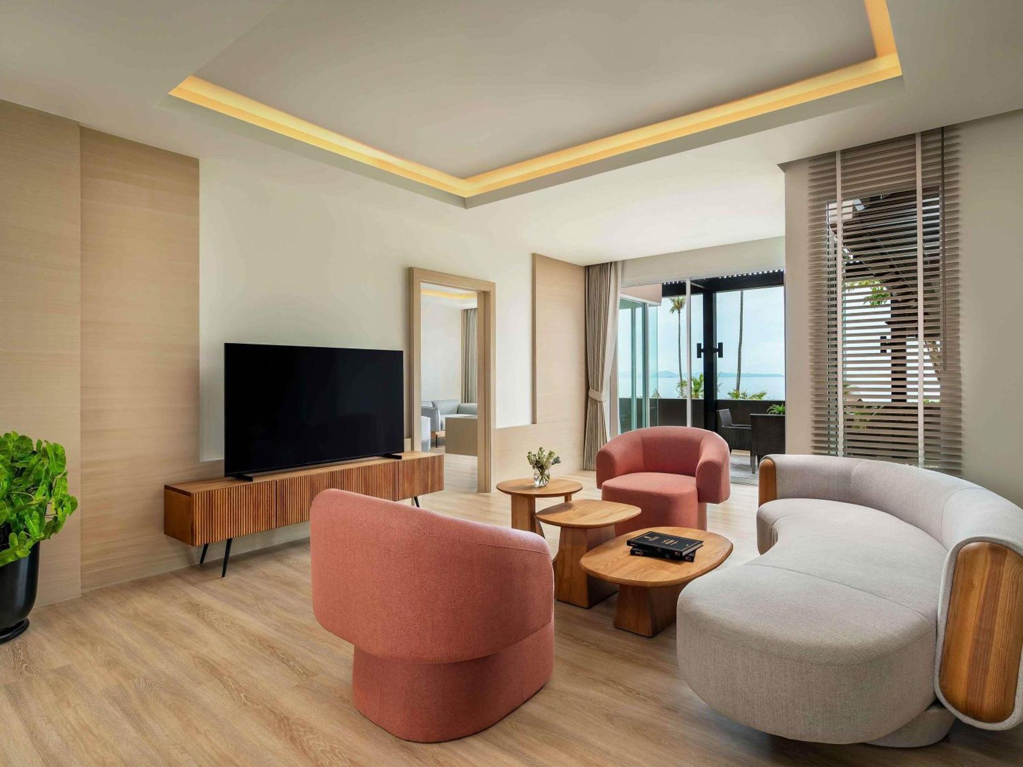 Three-Bedroom King Suite Oceanfront,1772906254:JPEG