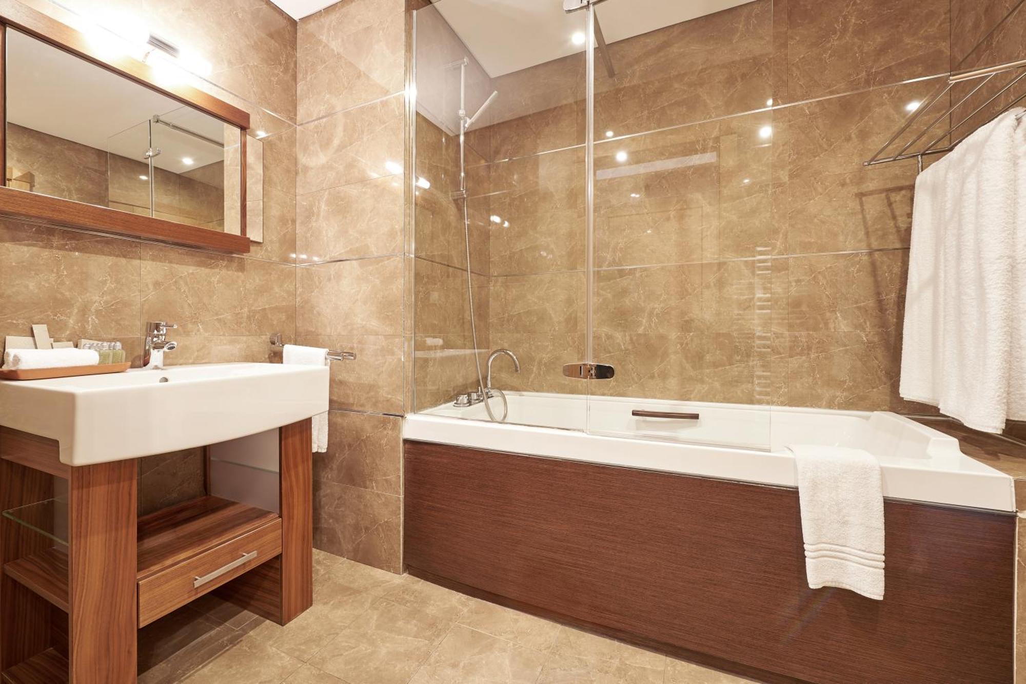 Appartamento con 2 Camere da Letto e Vista Piscina