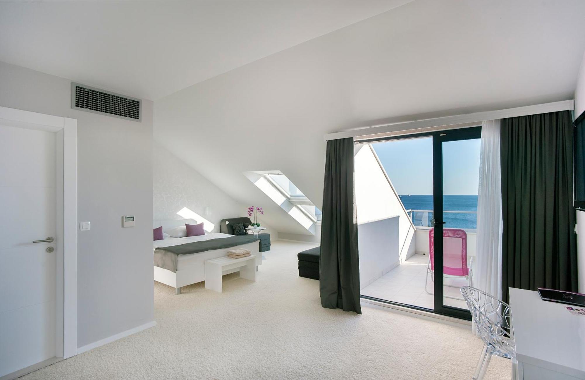 Deluxe Suite Sea View Balcony