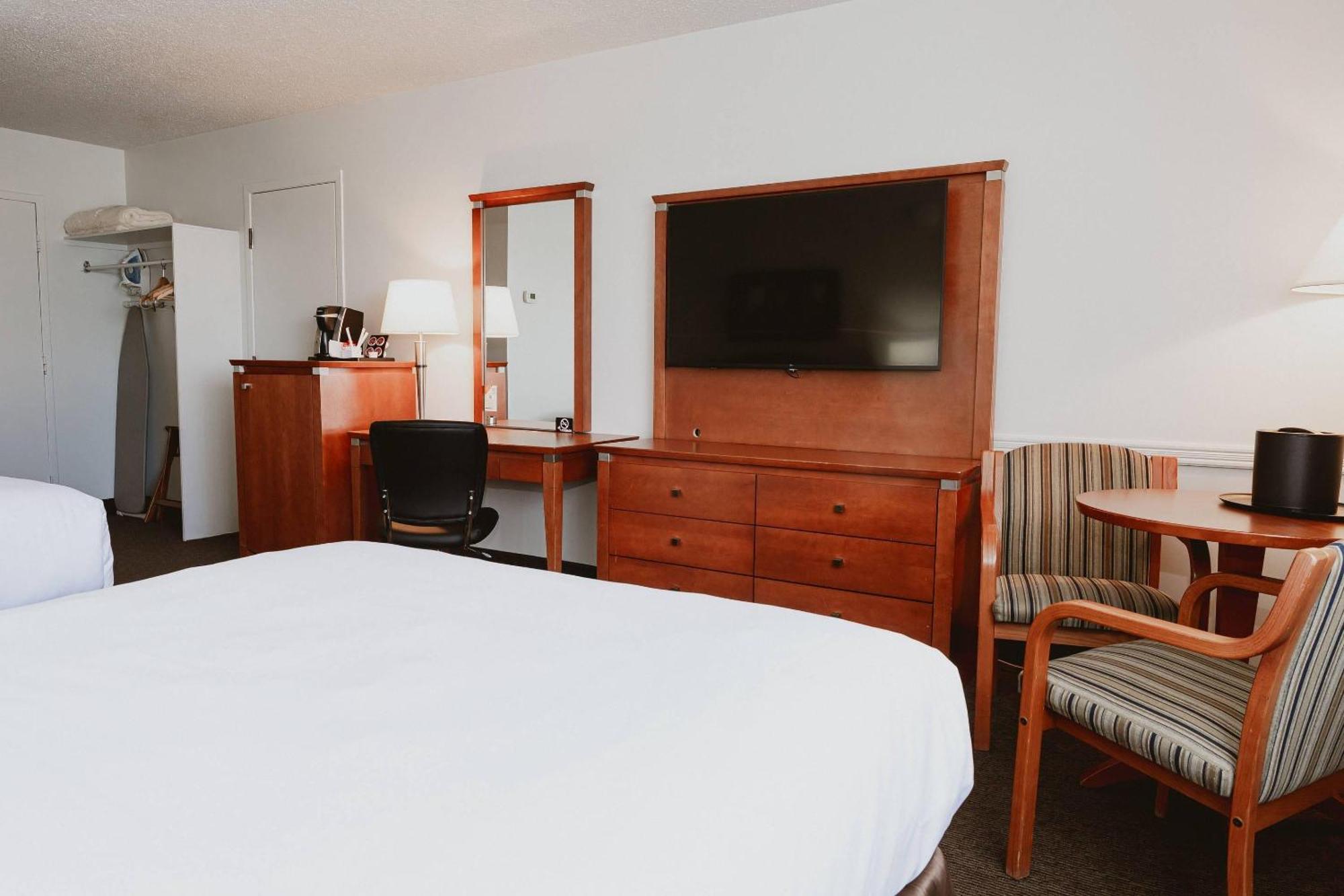 Deluxe Double Room with Two Double Beds - Non-Smoking