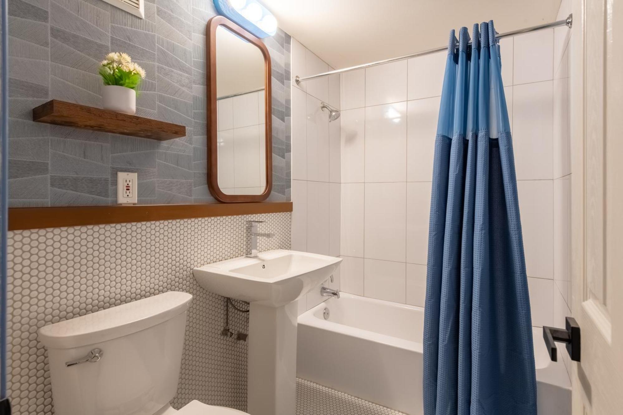 2 Queen Efficiency Suite Pet Friendly-fee applies