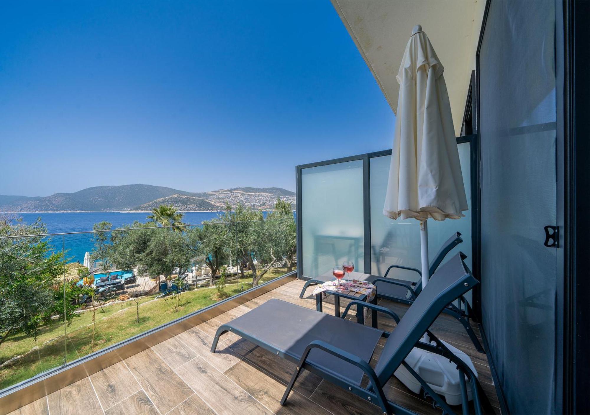 Tweepersoonskamer met Balkon en Uitzicht op Zee