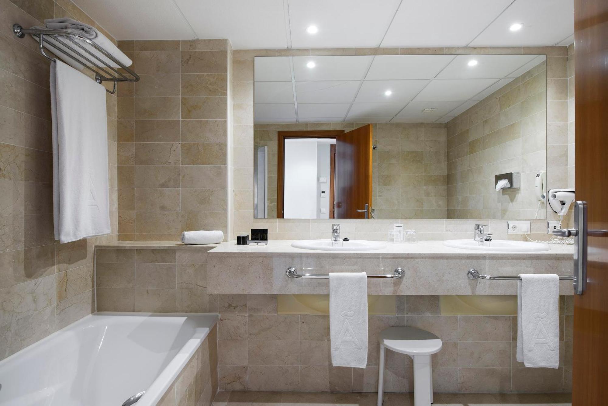 Melia Kamer met Uitzicht op de Skyline