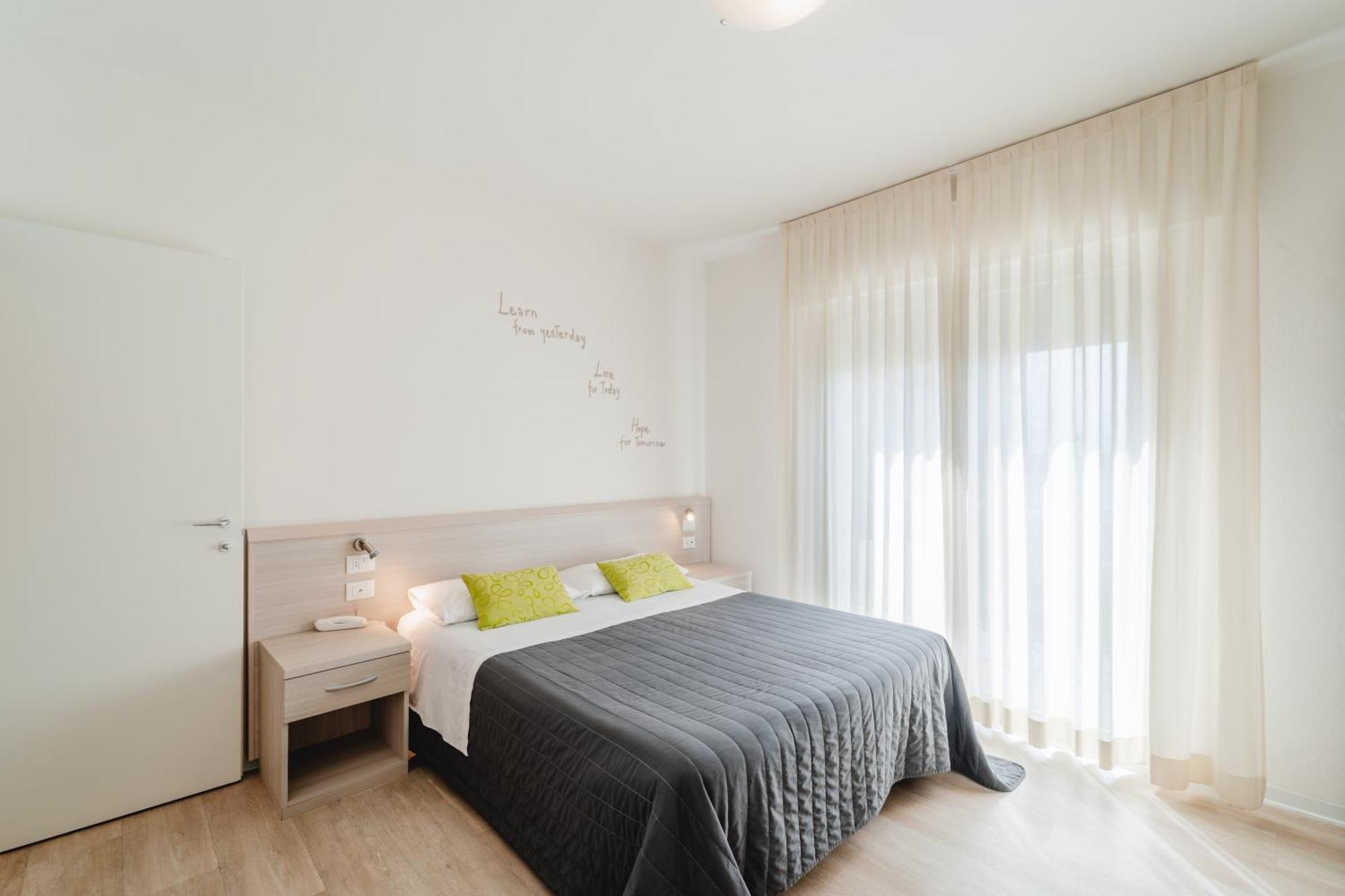 Deluxe Doppel-/Zweibettzimmer mit Meerblick