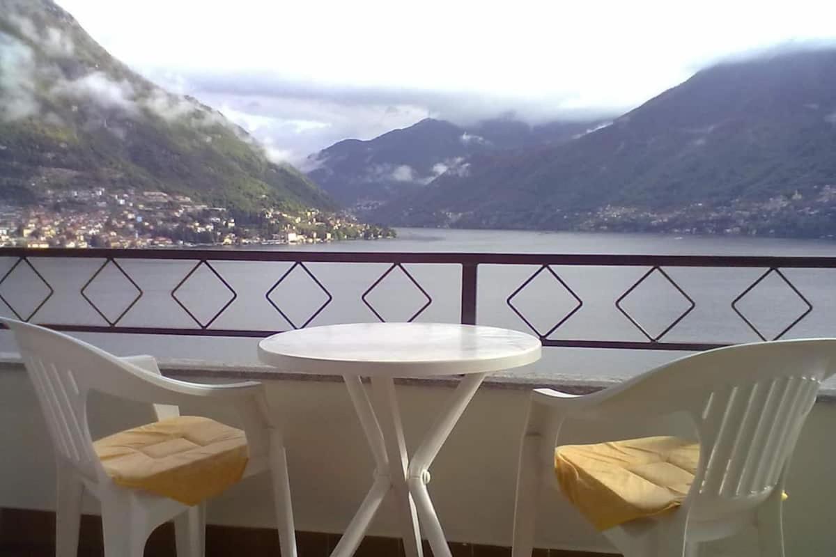 Camera Matrimoniale con Vista Lago