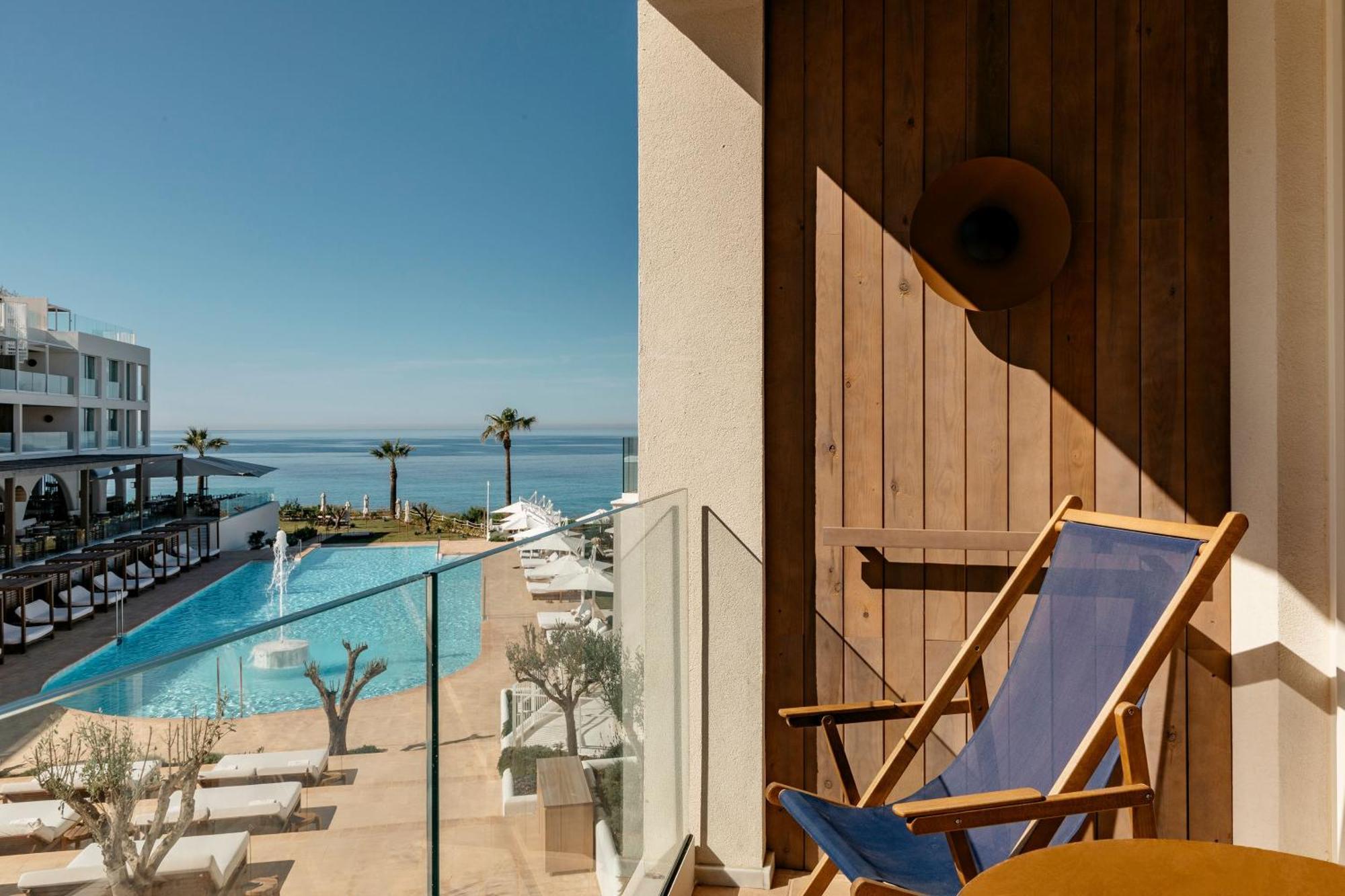 Chambre Suprême avec Terrasse - Vue Latérale sur Mer