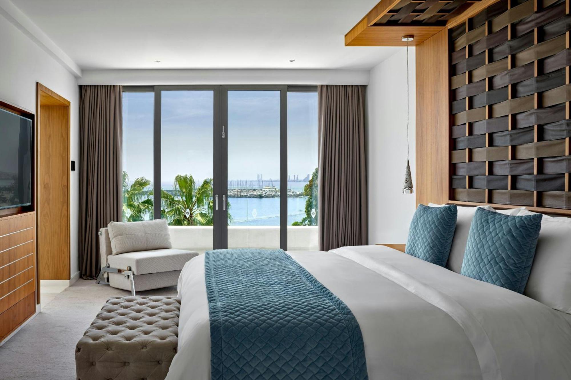 Suite Panorámica más grande de 1 dormitorio con balcón y vistas al mar - 1 cama extragrande