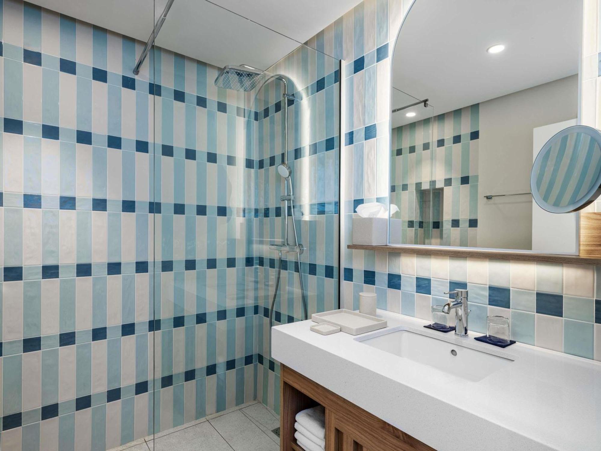 Standard Twin Room with City Side View