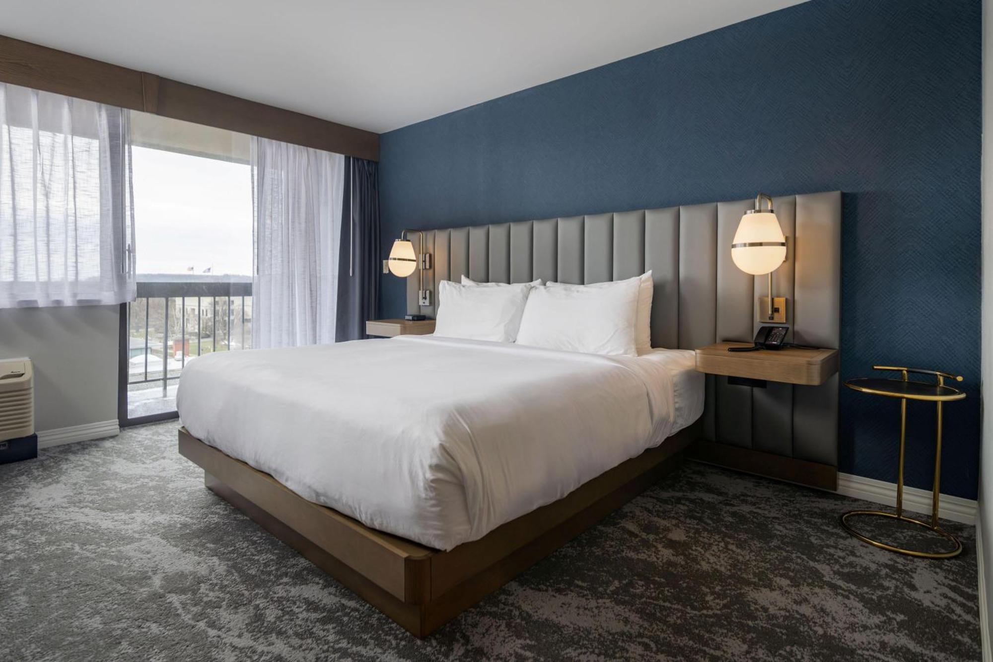 One-Bedroom King Suite with Sofa Bed - Non-Smoking